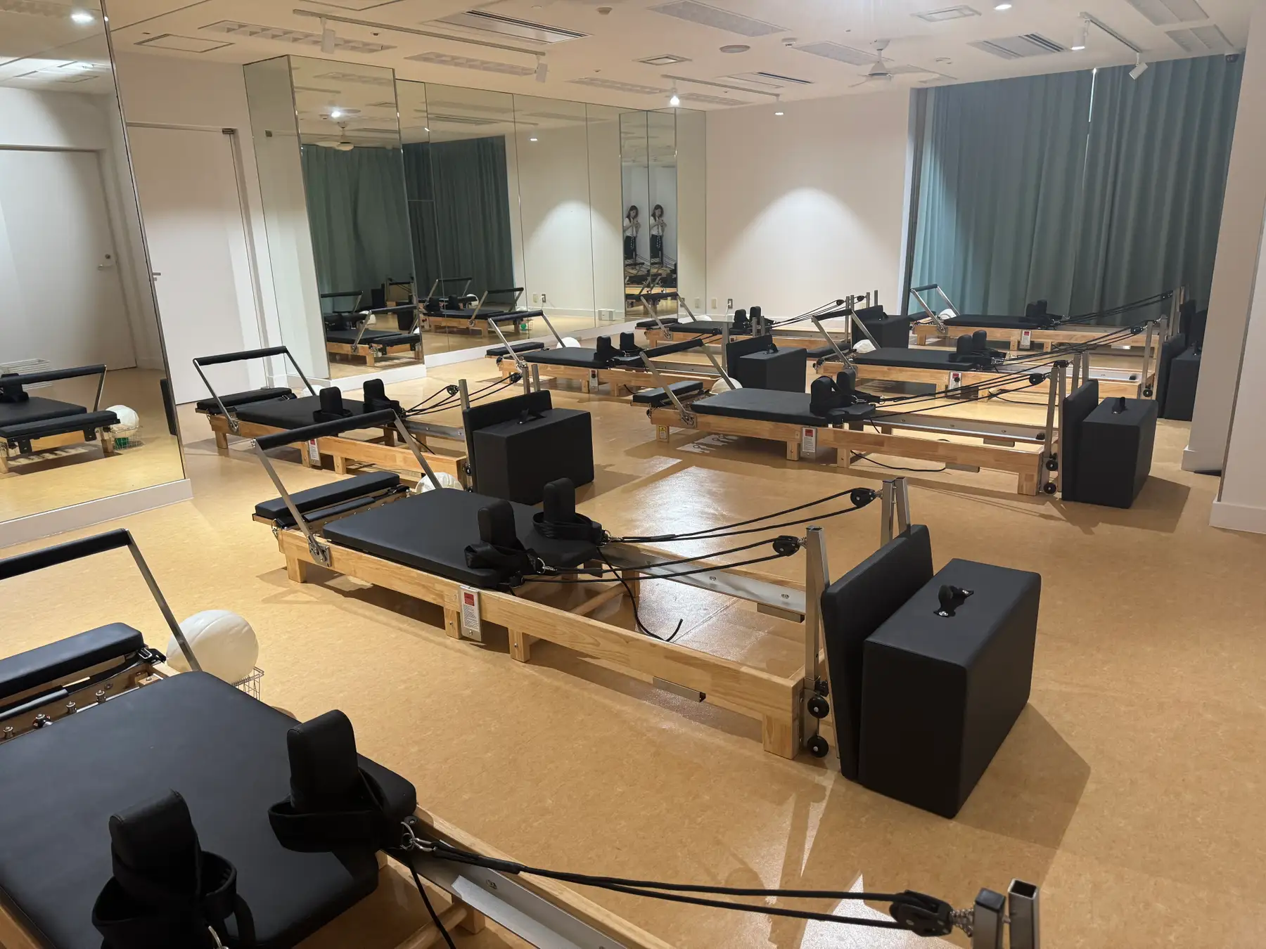 Ciel Pilates 神戸北町スタジオ 内観・リフォーマーマシン