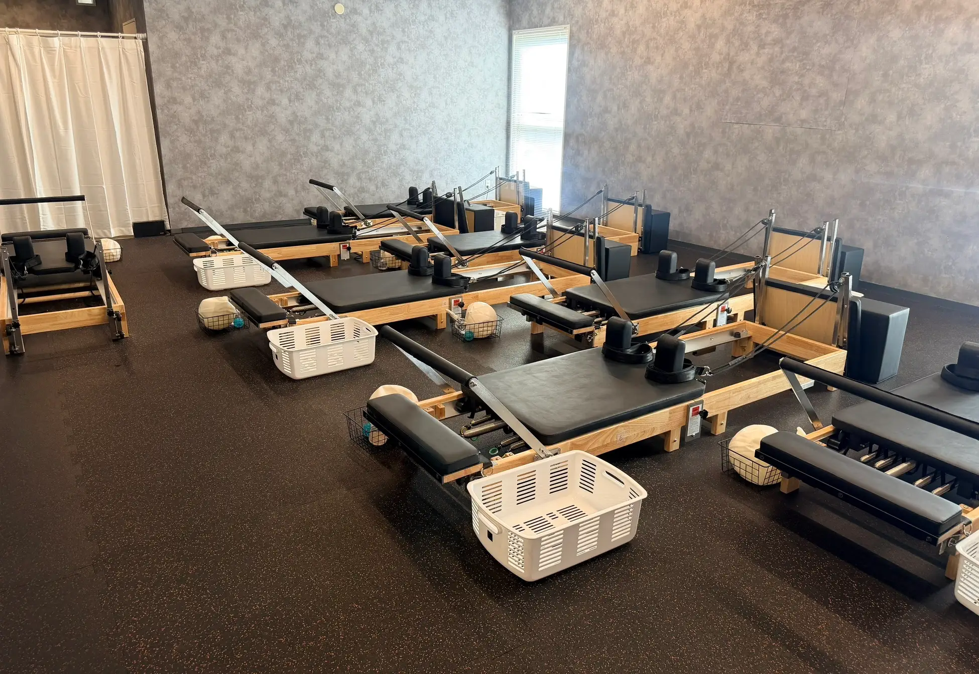 Ciel Pilates 高の原スタジオ 内観・ピラティスマシン